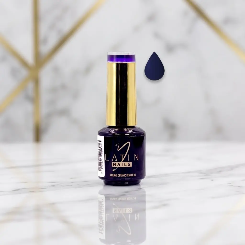 Esmalte gel Latin Nails 8 ml referencia 2285 color azul eléctrico profundo exhibido sobre superficie tipo mármol con acabado brillante para uñas
