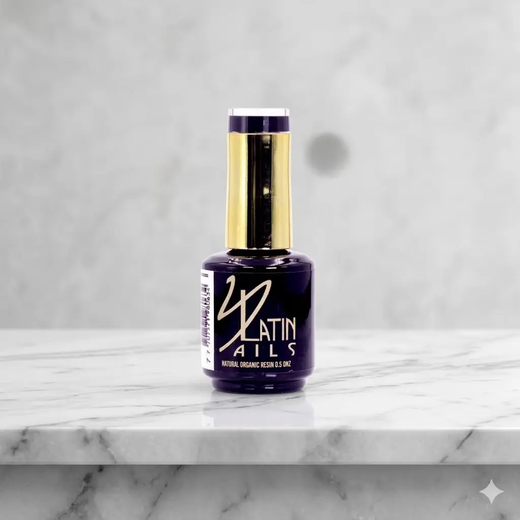 Esmalte gel Latin Nails 15 ml referencia 128 color negro intenso exhibido sobre superficie tipo mármol con acabado brillante para uñas
