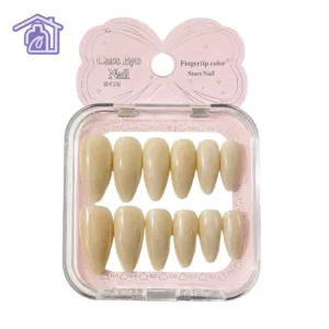 estuche transparente con doce uñas postizas press on tono beige perlado efecto ojo de gato marca fingertip color